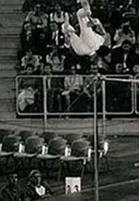 뮌헨 올림픽에서의 평행봉 묘기 달인의 공중제비를 포착한 F-1