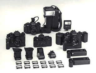 F-1 시스템을 구성하는 부품과 전자기술과 함께 전시된 신 F-1