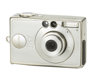 320만 픽셀 CCD와 2배 광학줌 렌즈를 가진 매끈한 보급형 모델 IXY DIGITAL 320